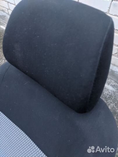 Переднее и задние сиденья VW Polo 2011