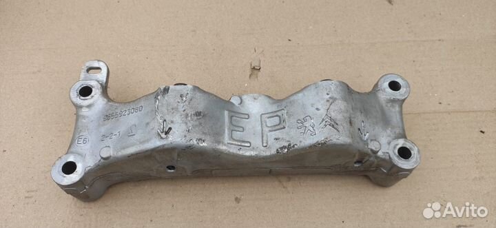 Кронштейн двигателя Peugeot