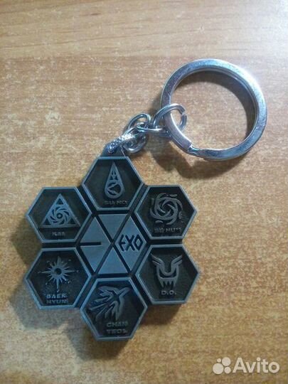 Брелок с логотипом EXO