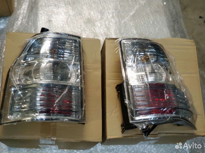 Задний фонарь Mitsubishi Pajero 4