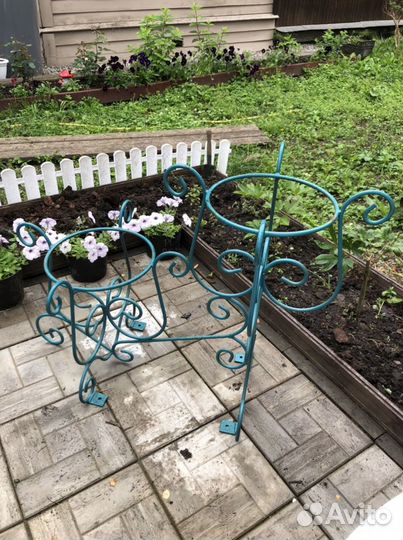 Подставка под цветы кованая