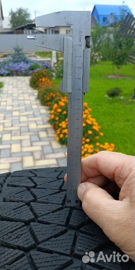 Bridgestone Blizzak DM-V2 235/60 R17 102S