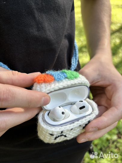 Вязаный чехол на AirPods 