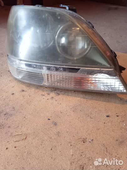 Фары левая правая Тойота harrier