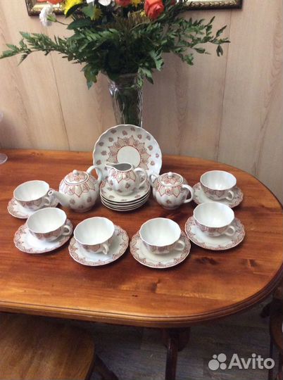 Чайные фарфоровые сервизы, чайные пары, блюдца