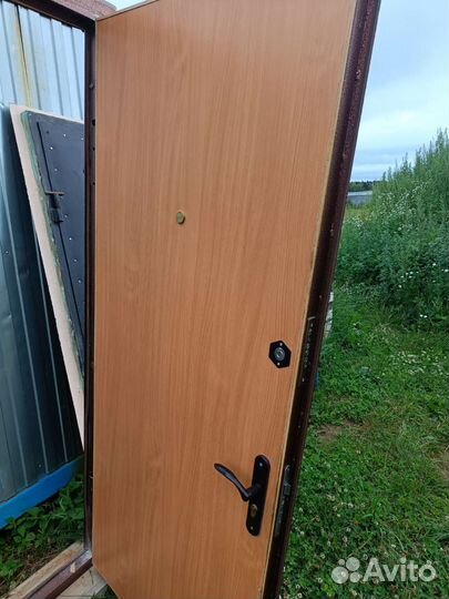 Дверь входная металлическая