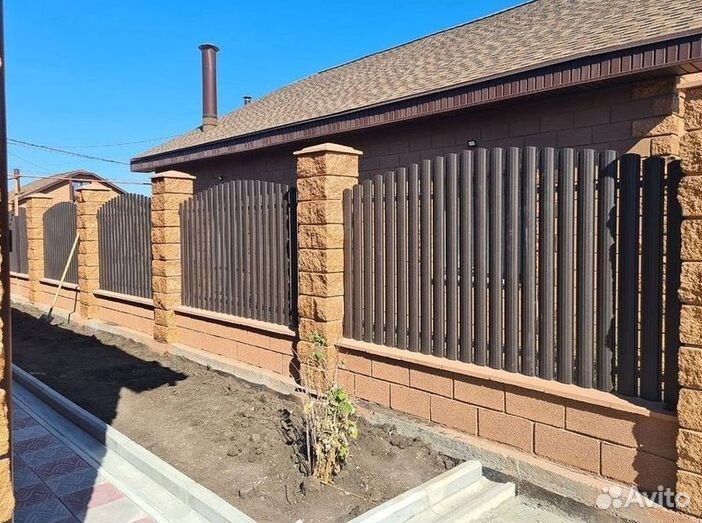 Забор из евроштакетника