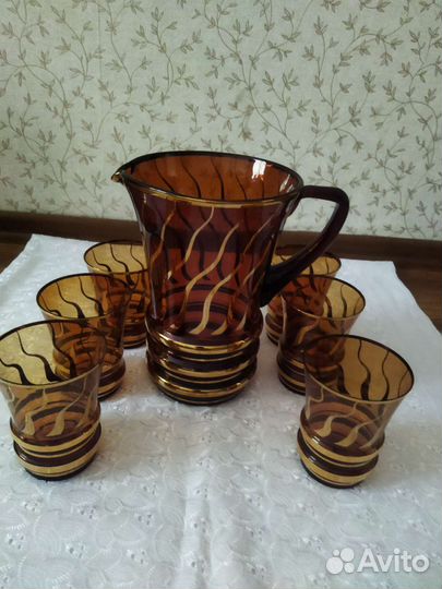 Стаканы и кувшин