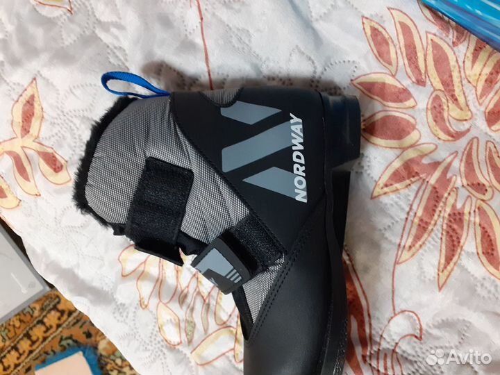 Лыжные ботинки