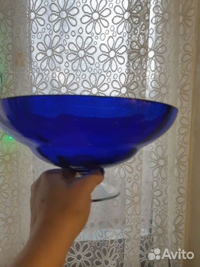 Ваза для фруктов на ножке цветное стекло