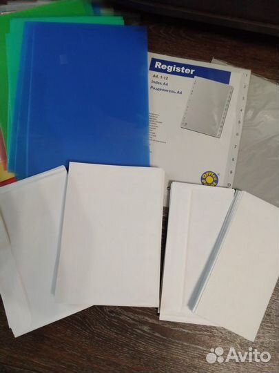 Ручка шариковая фирменная, разные канцтовары