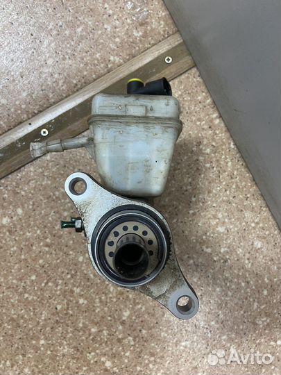 Главный тормозной цилиндр Renault Logan 1