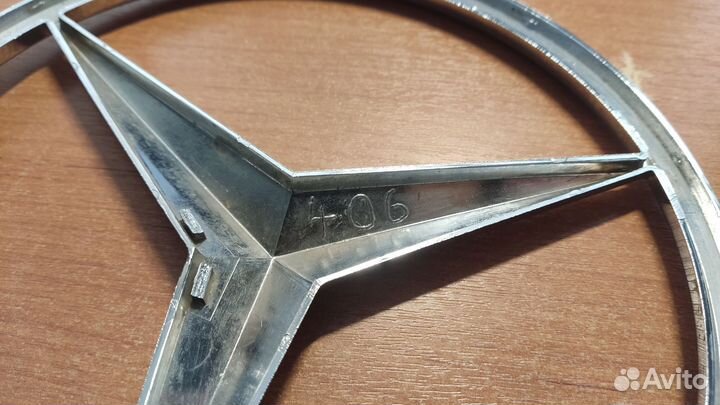 Эмблема Mercedes