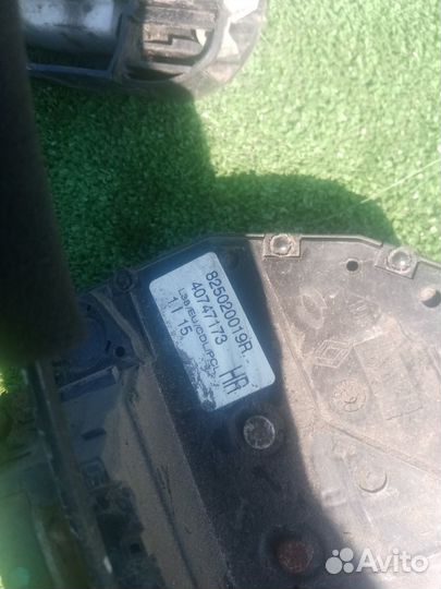 Замок задней правой двери Renault Fluence