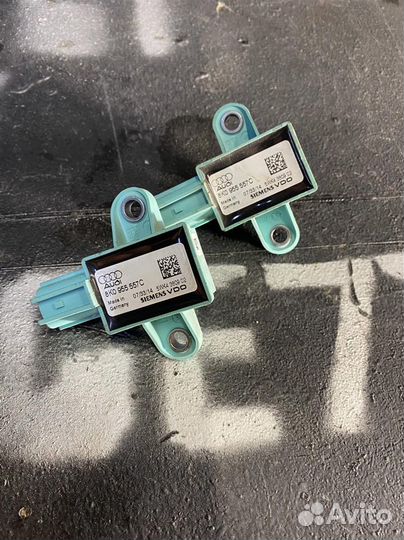 Датчик удара #: 1725 Audi A5 8T