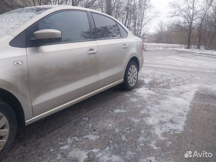 Volkswagen Polo 1.6 AT, 2012, битый, 88 000 км