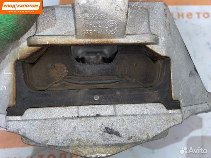 Подушка крепления двигателя левая Chevrolet Cruze