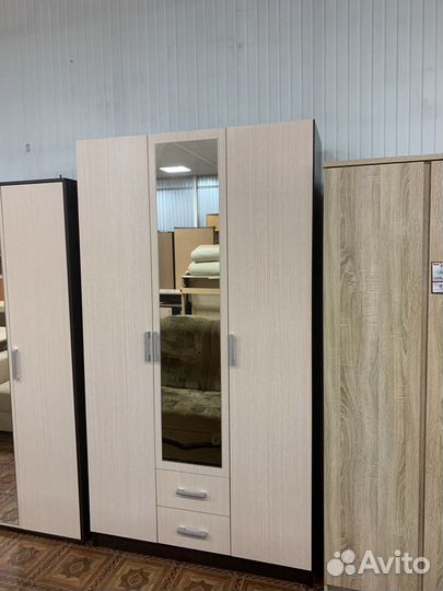 Шкаф 3х дверный (новый)
