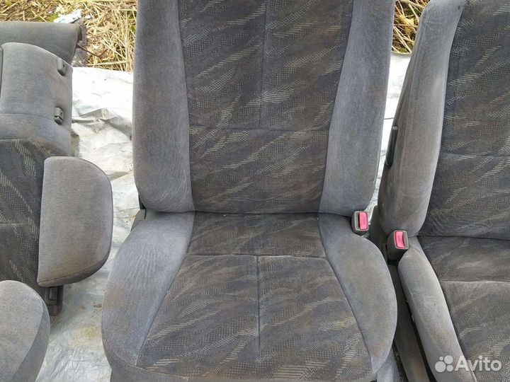 Передние сиденья mitsubishi galant