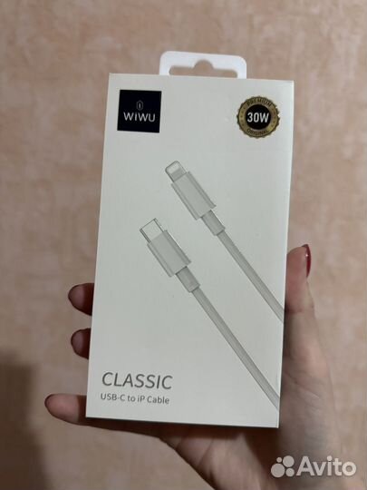 Кабель на iPhone