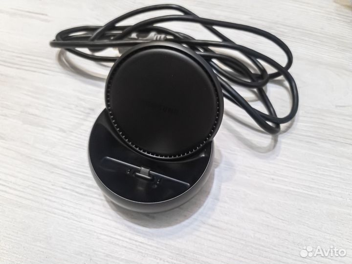 Мультимедийная док-станция Samsung DeX