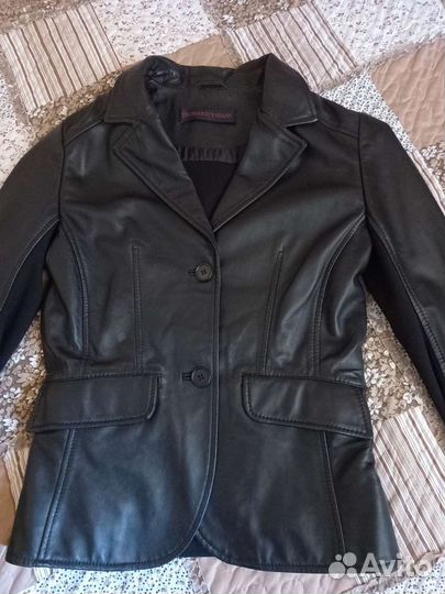 Женская кожаная куртка trussardi jeans