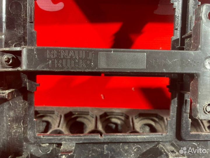 Панель консоли центральная Renault T