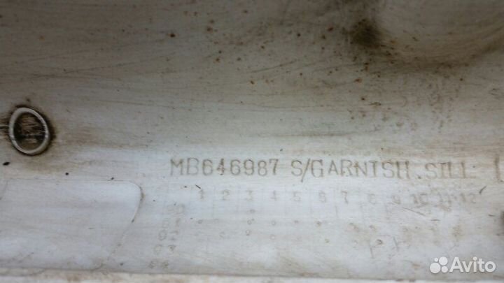 Накладка на порог левая Mitsubishi Pajero V43 6G72