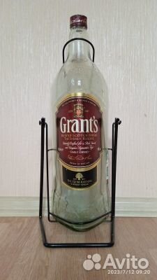 Бутылка 4,5 л на качелях