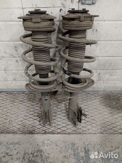 Передние амортизаторы Nissan Qashqai J10 06-13г