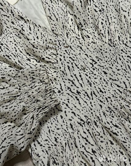 Платье офисное/вечернее приталенное с плечиками M