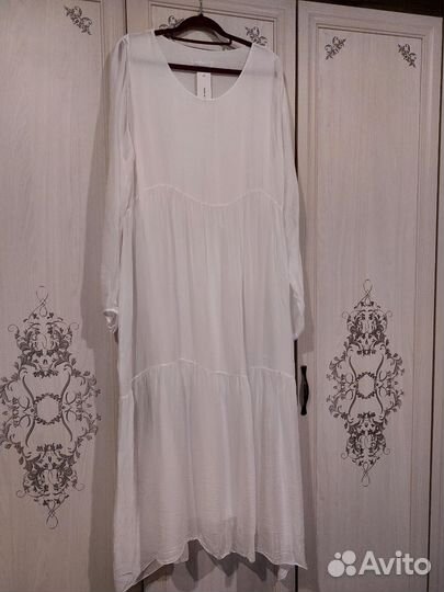 Белоснежное платье, шёлк и вискоза. Италия