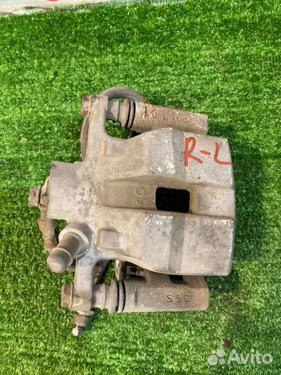 Суппорт тормозной (4) задний левый Lexus Rx350