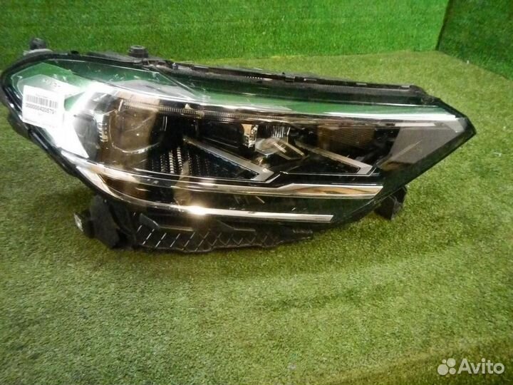 Фара правая Volkswagen Polo