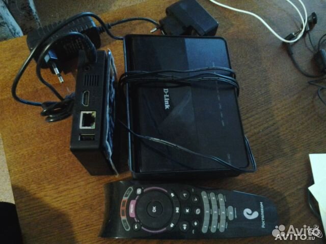 Продам Wi-Fi роутер D-Link(Dir-300) и тв приставку