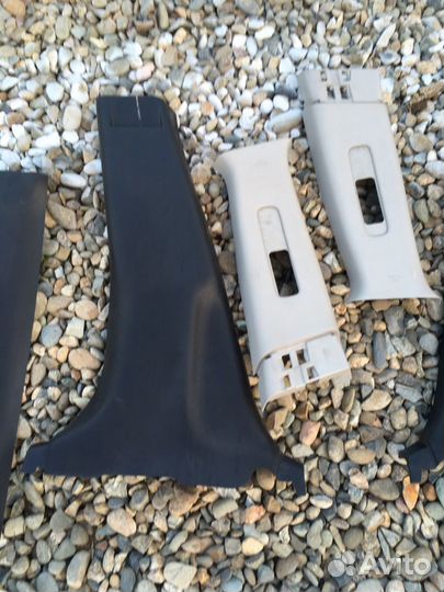 Nissan Juke 2012 F15 накладка стойки кузова