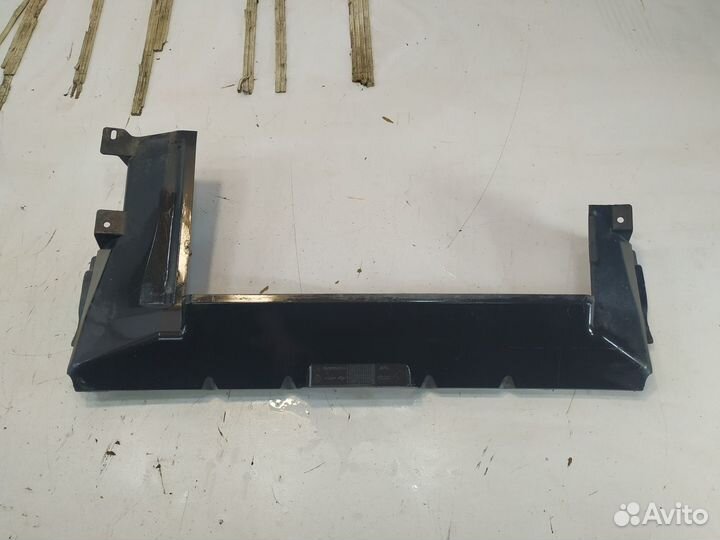 Renault duster Рамка Дефлектор радиатора 214766402