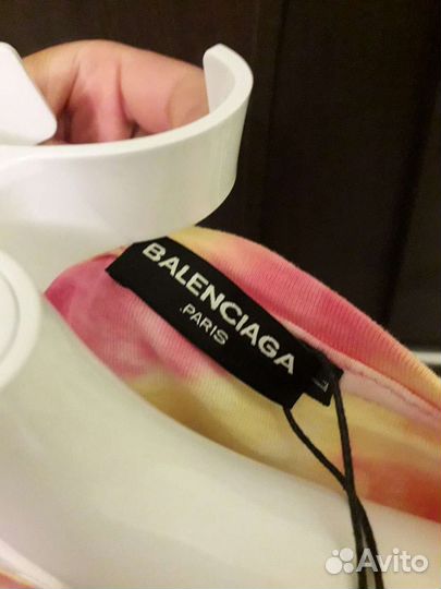 Футболка balenciaga