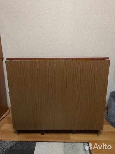 Стол книжка