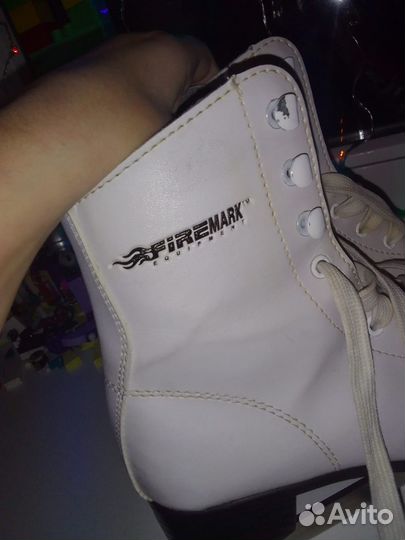 Коньки FireMark белые, 35 размера