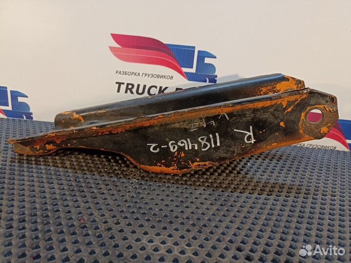 Кронштейн амортизатора переднего