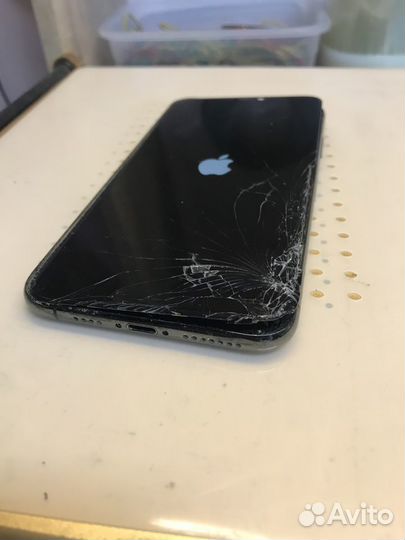 Замена разбитого стекла дисплея iPhone XR