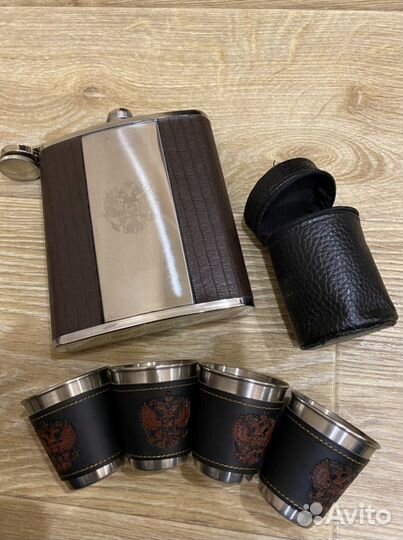 Фляжки и стопки походные под алкоголь