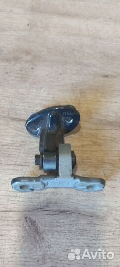 Петля двери задняя левая Volvo S40, v50