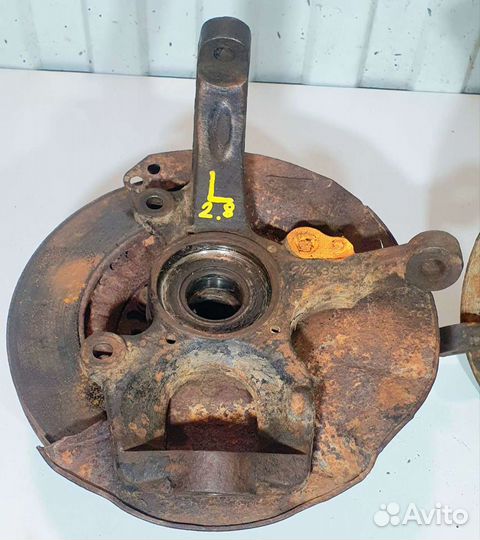 Поворотный кулак Mitsubishi Pajero II