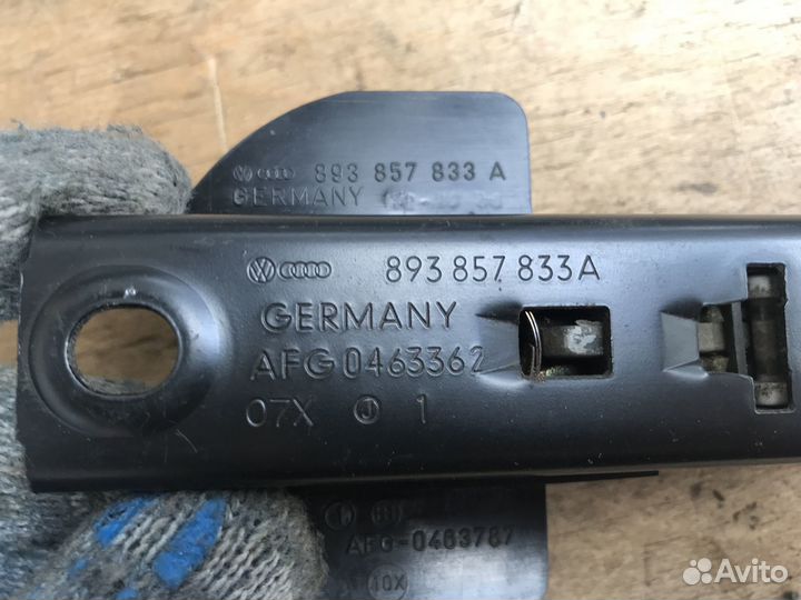 Механизм регулировки ремня безопасности Ауди 80 B3