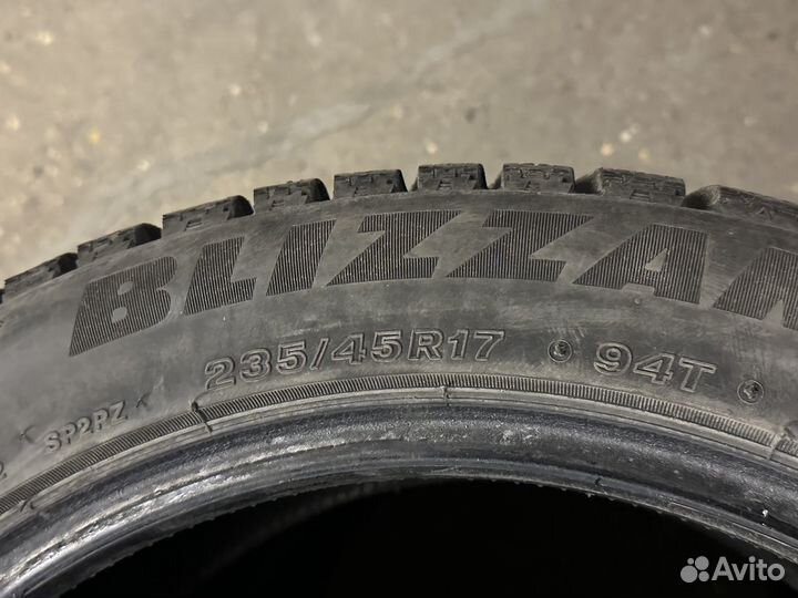 Bridgestone Blizzak Spike-02 235/45 R17 94T