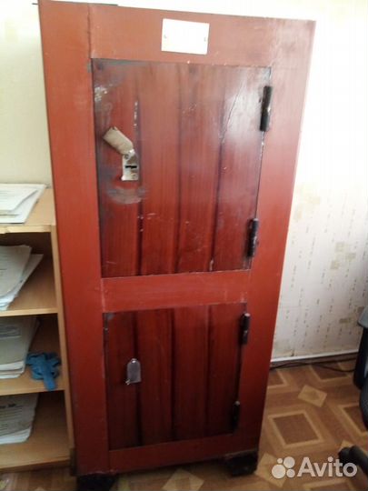 Сейф металлический