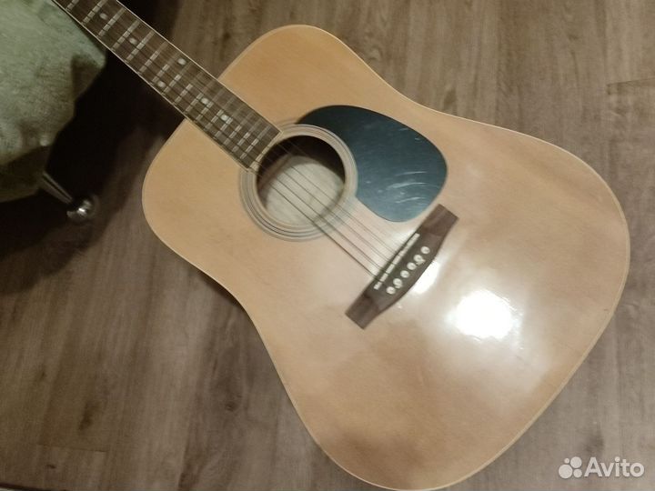Акустическая гитара