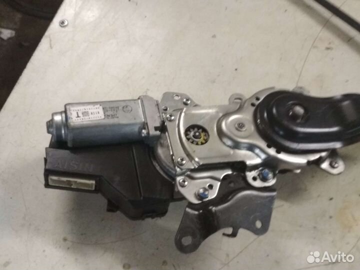 Устройство автоматического подъёма багажника